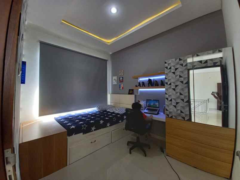 dijual rumah jalan mars venus tata
