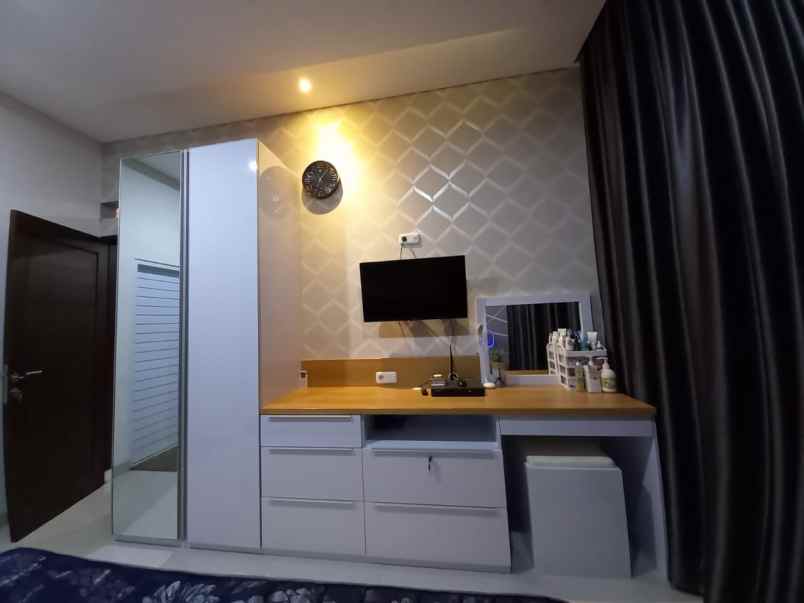 dijual rumah jalan mars venus tata