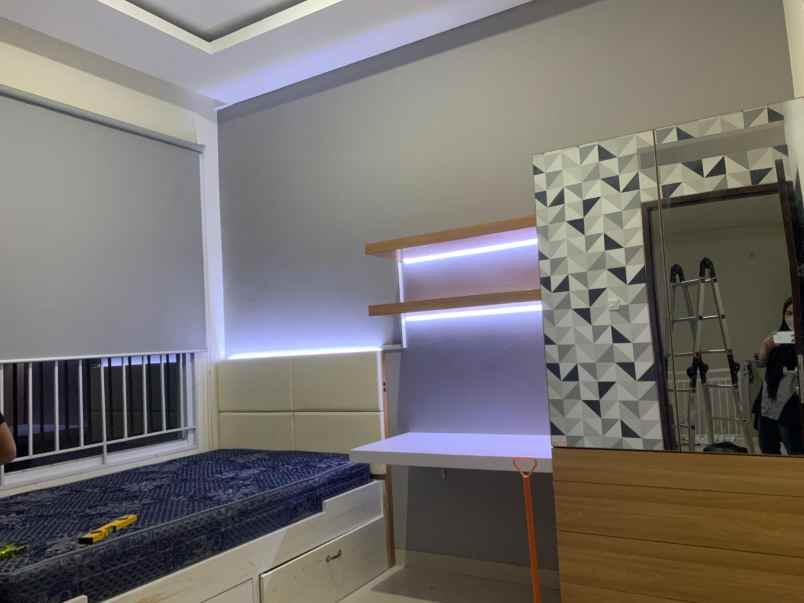 dijual rumah jalan mars venus tata