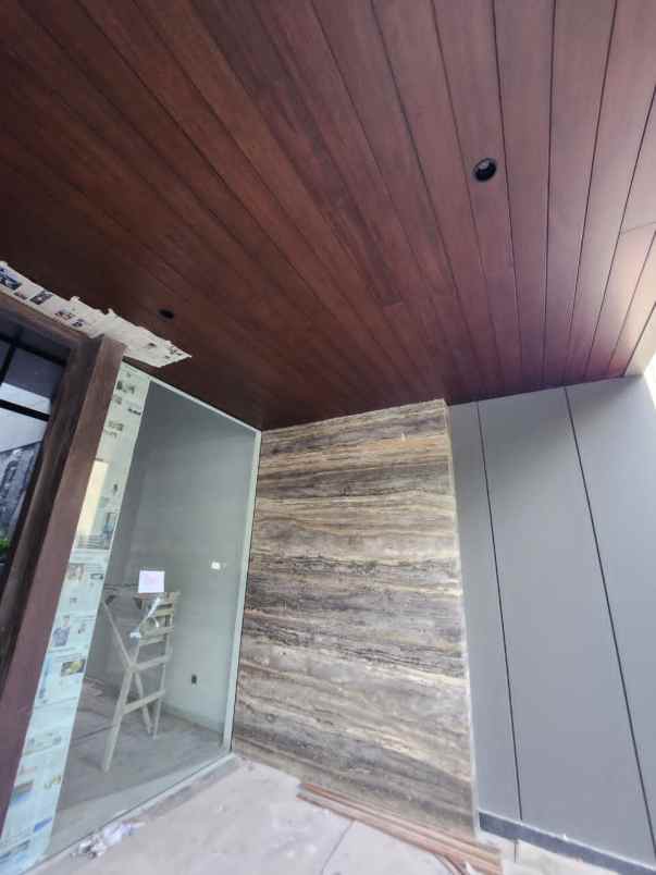 dijual rumah jalan pakuwon indah