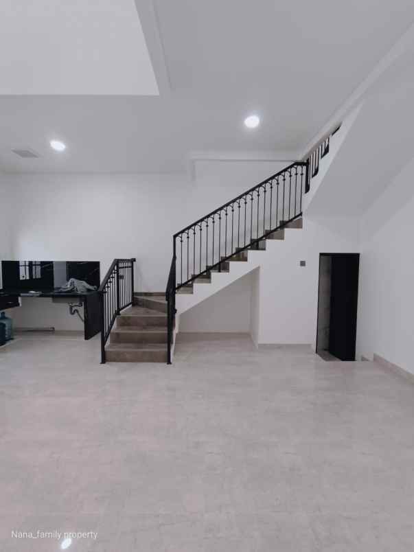 dijual rumah jalan raya joglo jakarta barat
