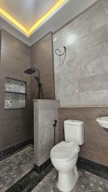 dijual rumah jalan raya kalimulya kp