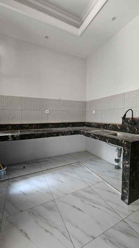 dijual rumah jalan raya kalimulya kp