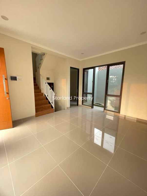 dijual rumah jalan raya larangan puri