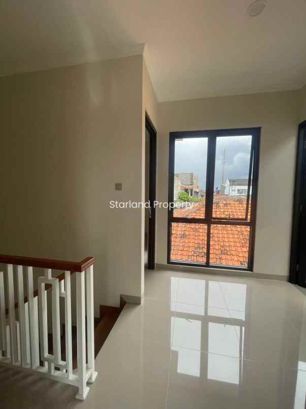 dijual rumah jalan raya larangan puri