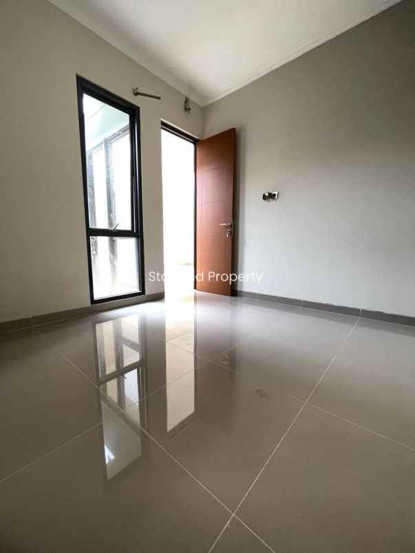 dijual rumah jalan raya larangan puri