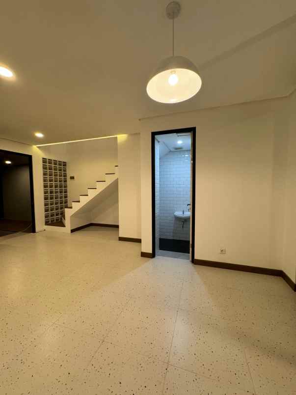 dijual rumah jalan raya rengas bintaro