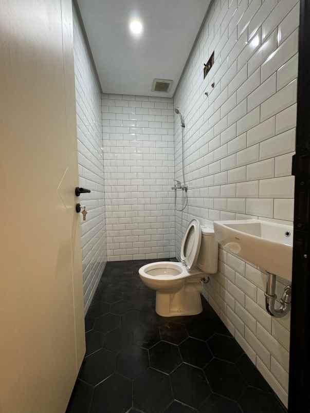 dijual rumah jalan raya rengas bintaro