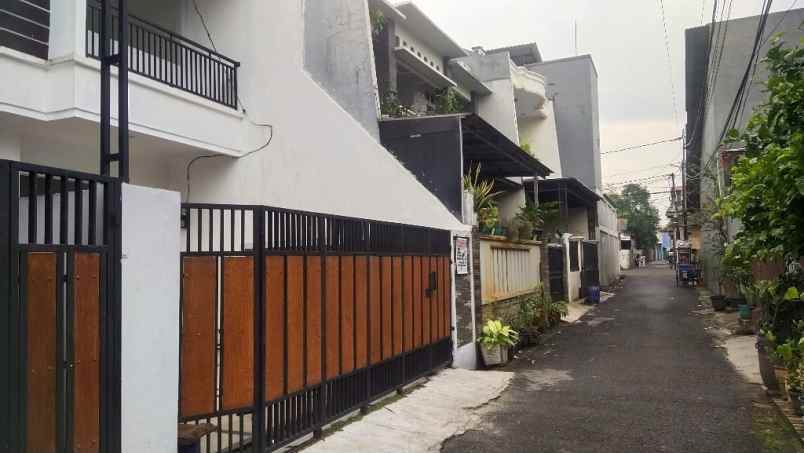 dijual rumah jati cempaka