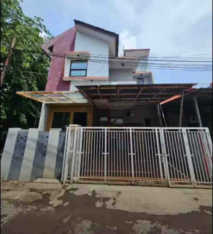dijual rumah jatibening estate jl dr