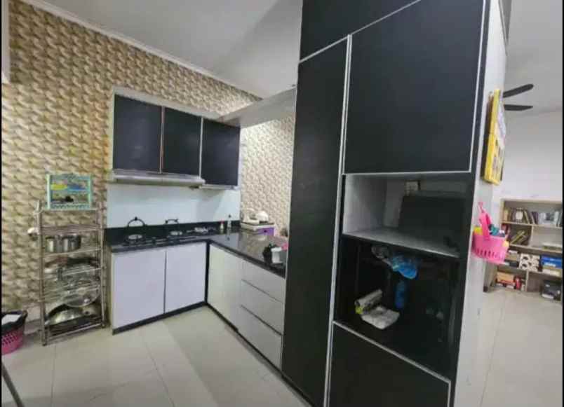 dijual rumah jatibening estate jl dr