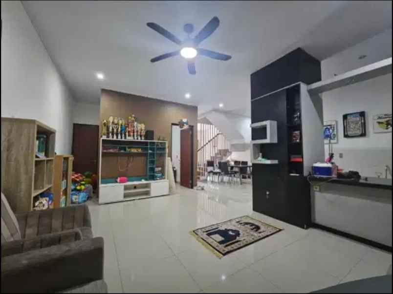 dijual rumah jatibening estate jl dr