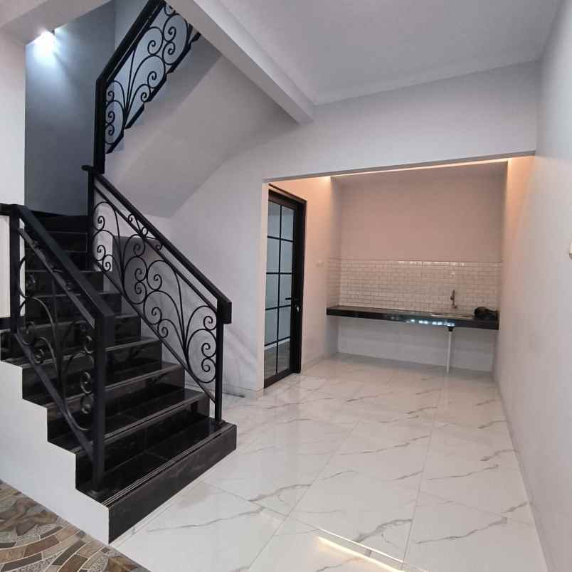 dijual rumah jatipadang poncol jatipadang