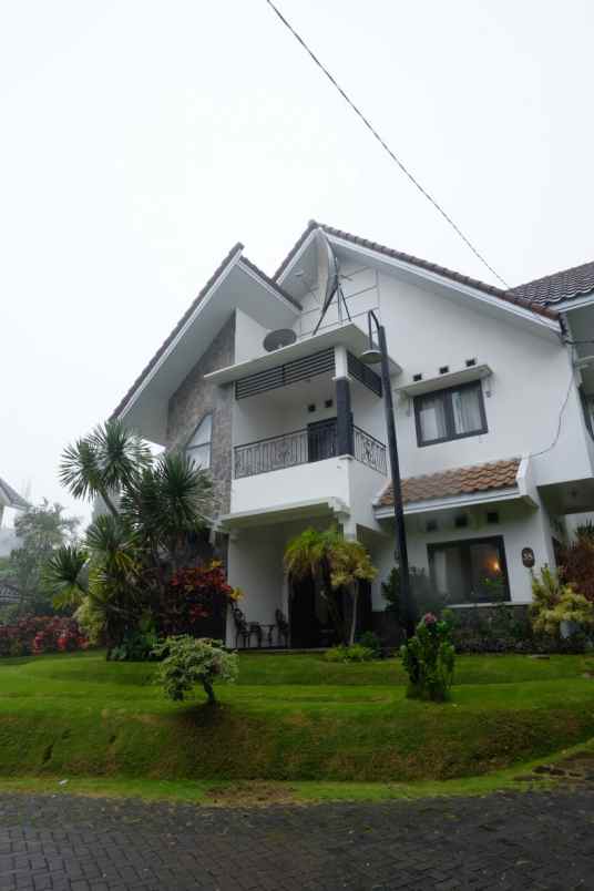 dijual rumah jl abdul gani atas