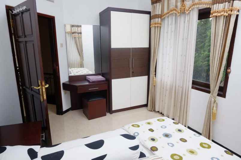 dijual rumah jl abdul gani atas