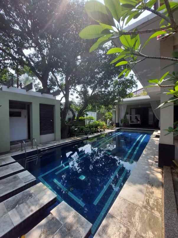 dijual rumah jl ampera kemang