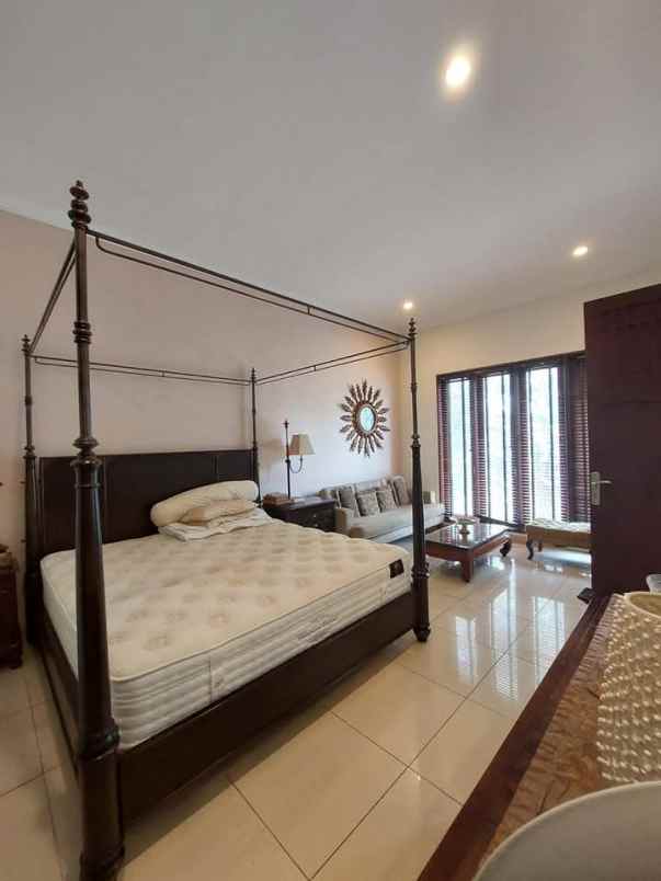dijual rumah jl ampera kemang