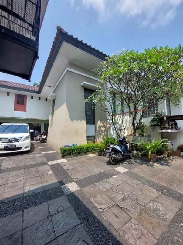 dijual rumah jl ampera kemang