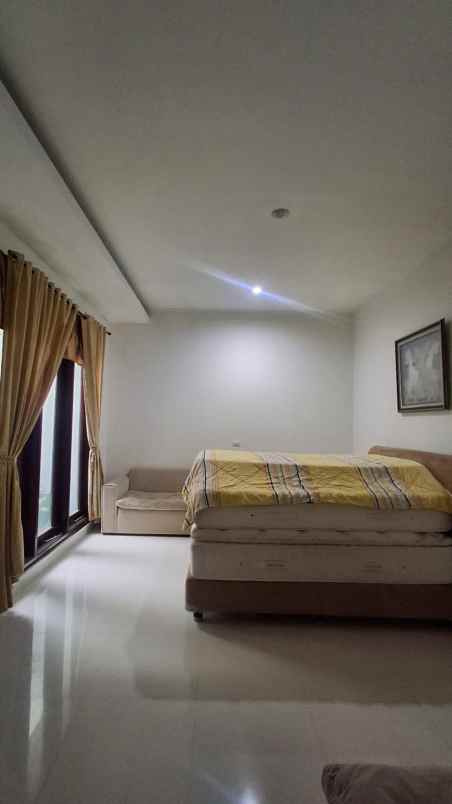 dijual rumah jl bale hinggil