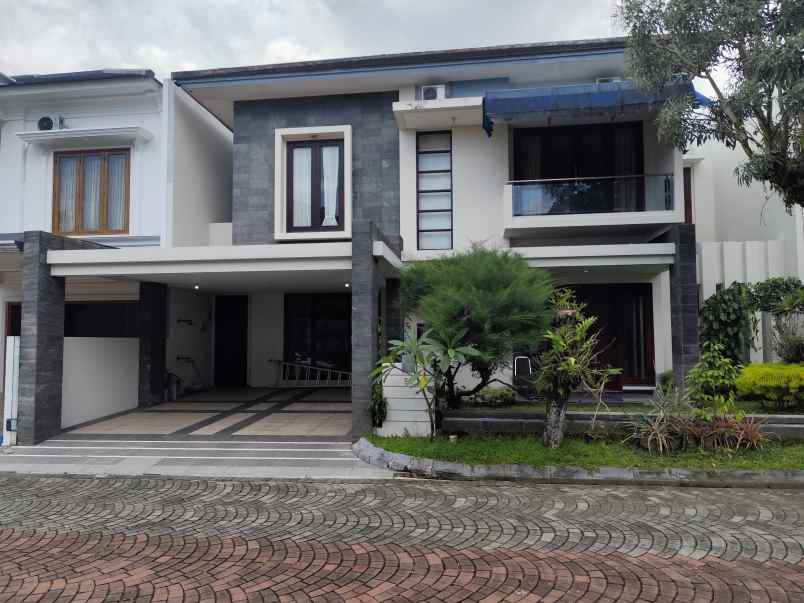 dijual rumah jl bale hinggil