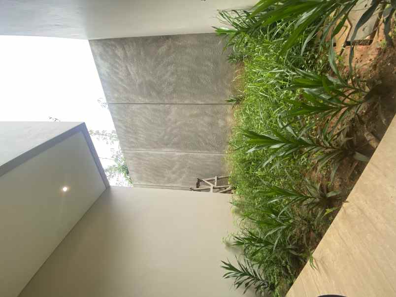 dijual rumah jl bsd raya vanya park