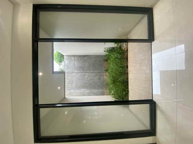 dijual rumah jl bsd raya vanya park