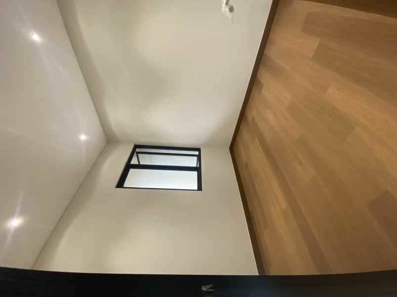 dijual rumah jl bsd raya vanya park