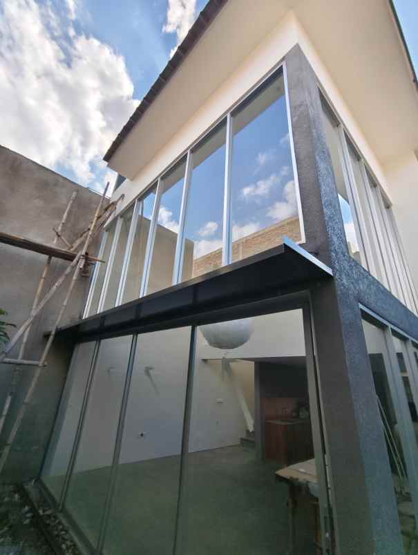 dijual rumah jl cisaranten