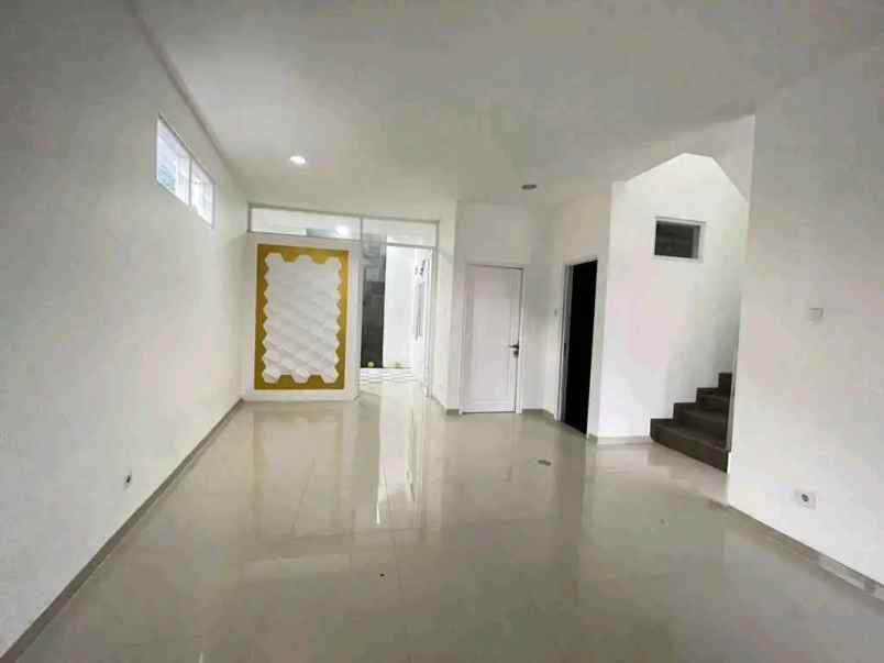dijual rumah jl damai