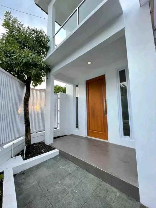 dijual rumah jl damai