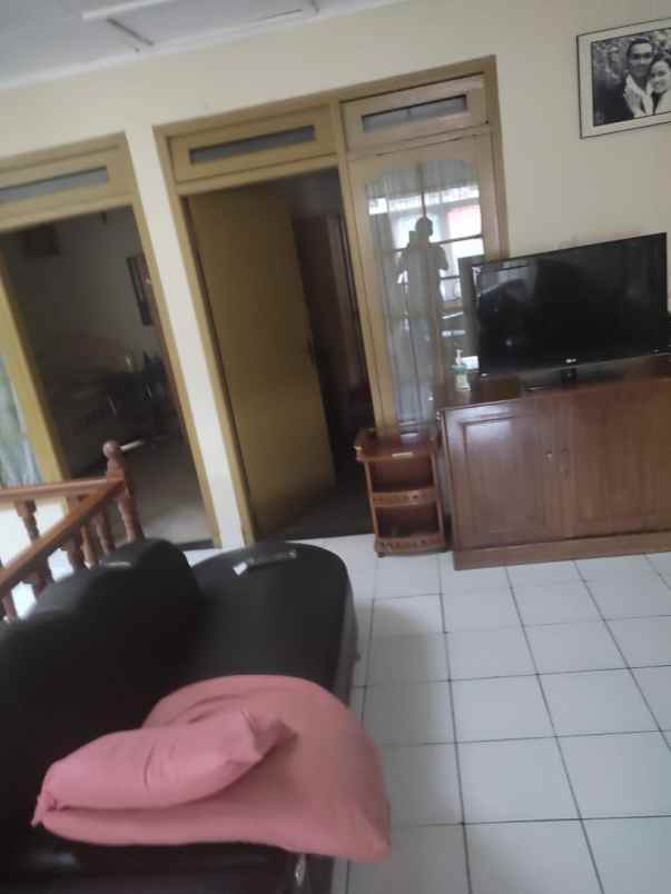 dijual rumah jl denpasar manokwari