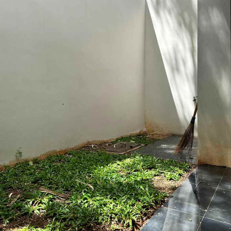 dijual rumah jl garuda sawah lama