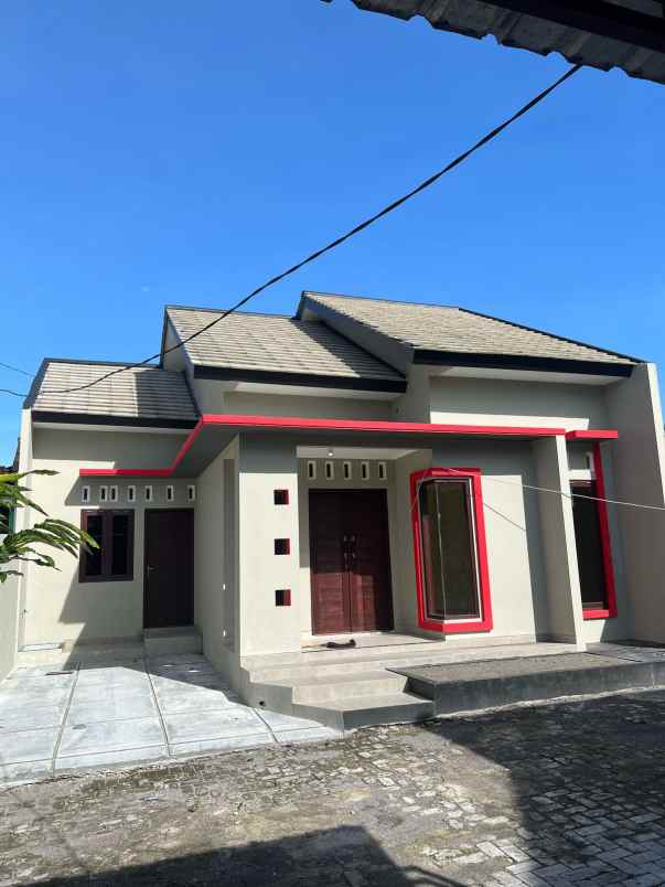 dijual rumah jl gito gati