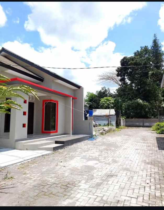 dijual rumah jl gito gati