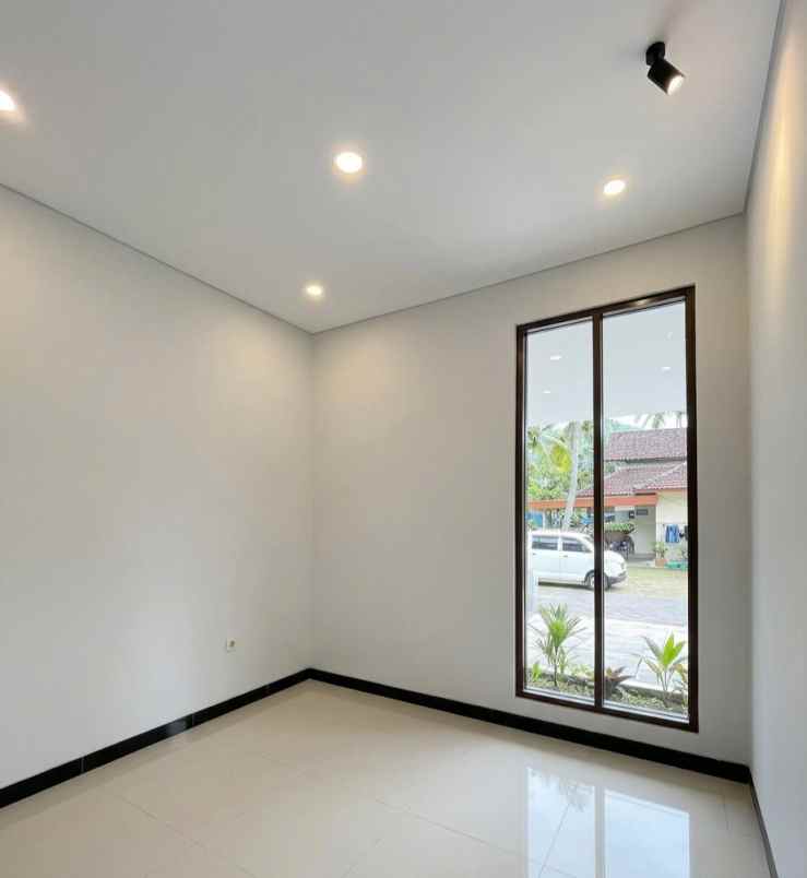 dijual rumah jl godean km 10