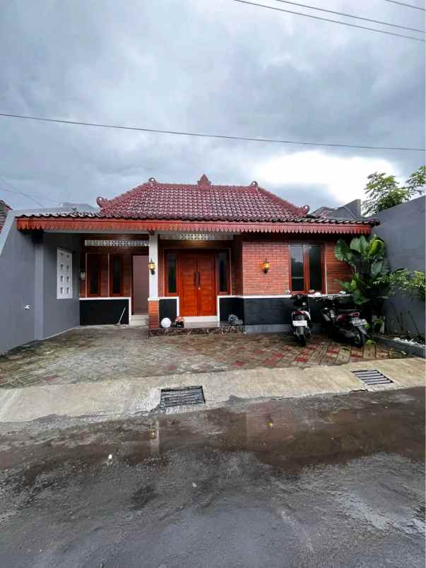 dijual rumah jl godean km 7