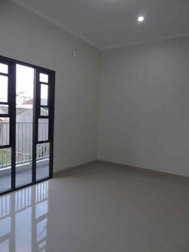 dijual rumah jl h milun