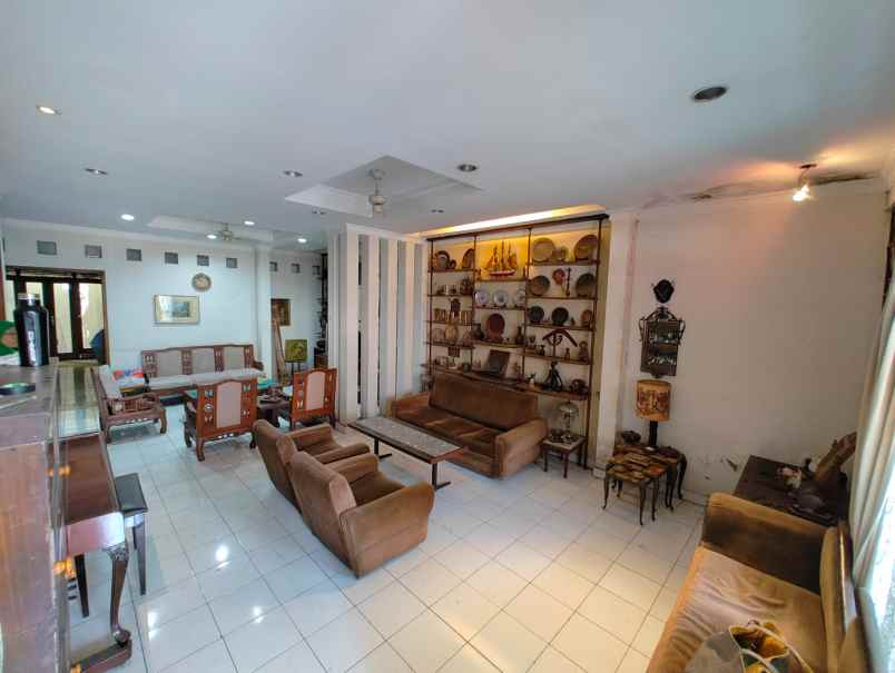 dijual rumah jl kesehatan