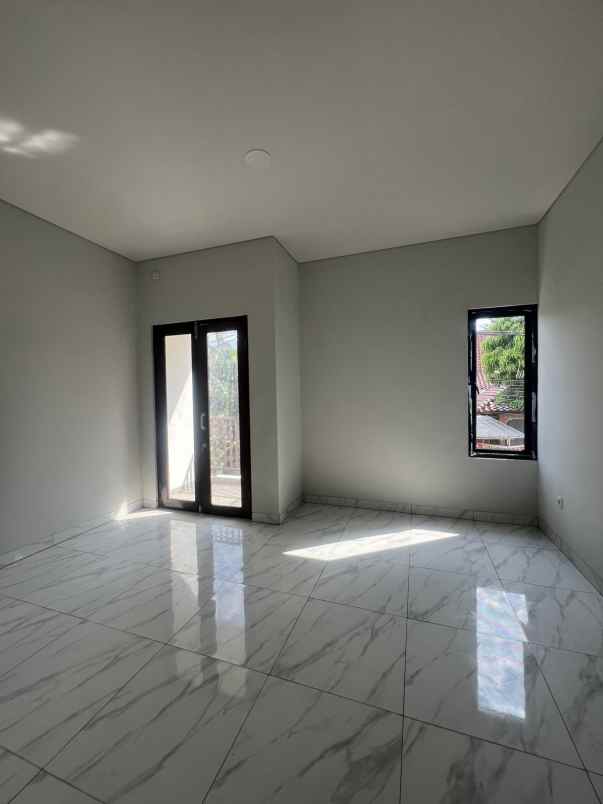 dijual rumah jl kodau jati kramat