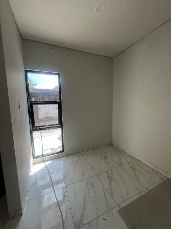 dijual rumah jl kodau jati kramat