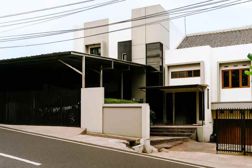 dijual rumah jl kolonel masturi