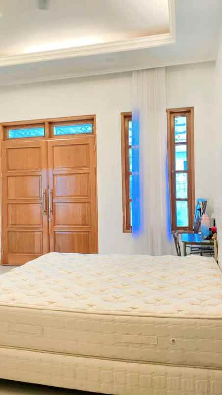 dijual rumah jl lesehatan veteran