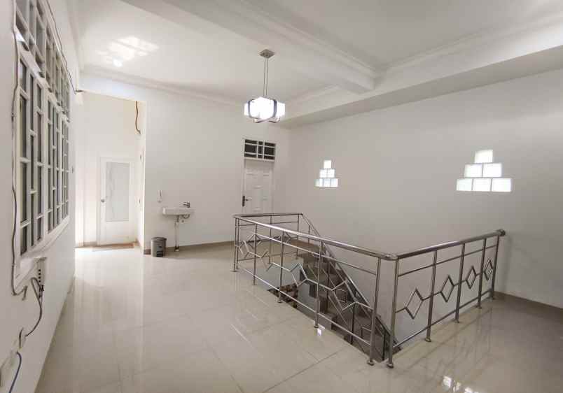 dijual rumah jl lingkar duren sawit