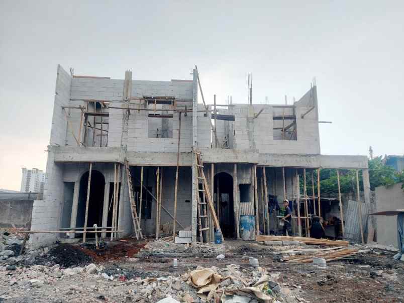 dijual rumah jl pahlawan revolusi