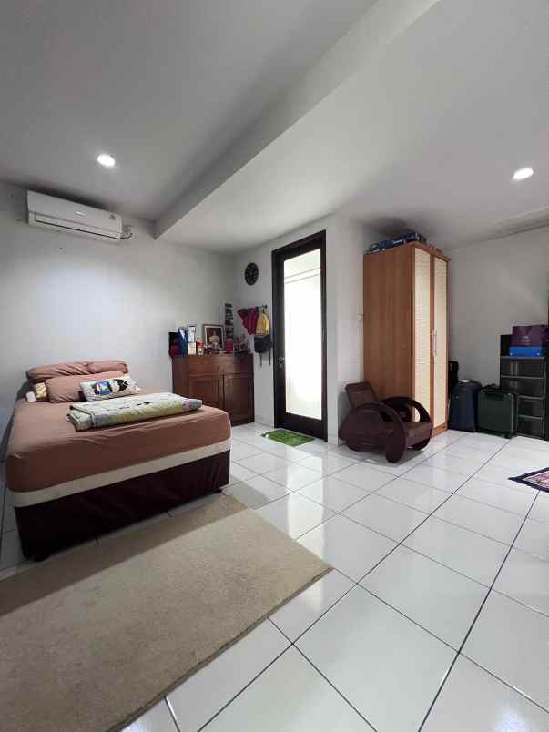 dijual rumah jl paso jagakarsa