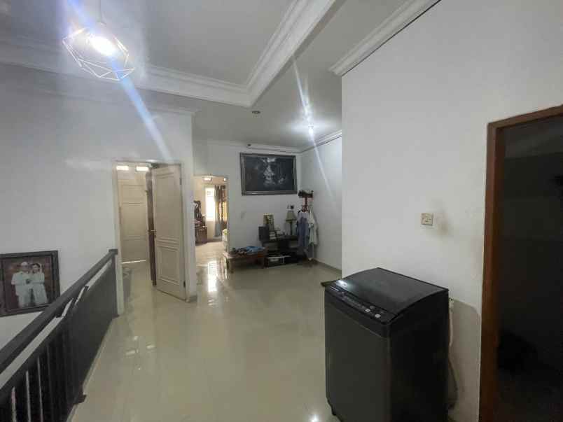 dijual rumah jl pondok kelapa duren