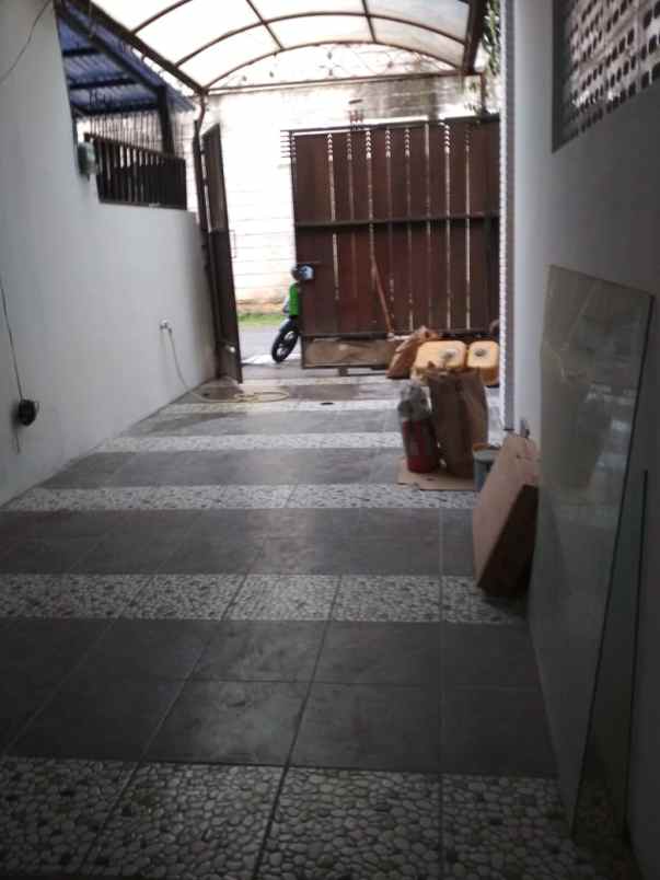 dijual rumah jl praja dalam