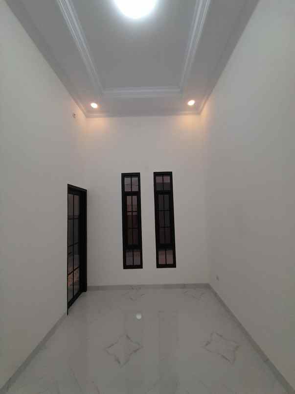 dijual rumah jl pramuka mampang