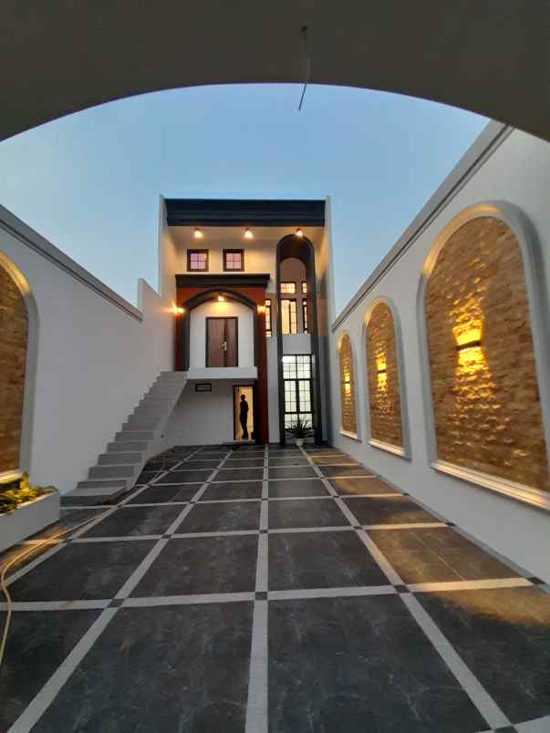 dijual rumah jl pramuka mampang