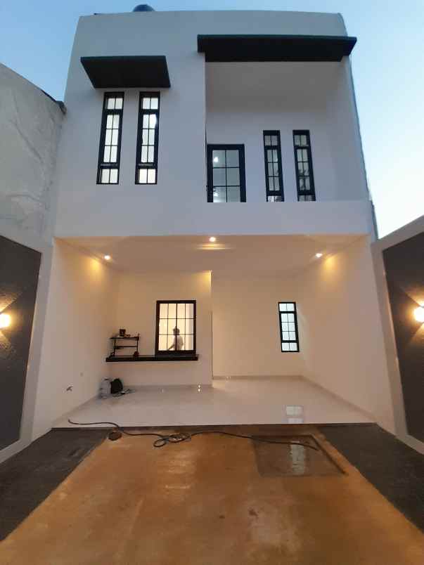 dijual rumah jl pramuka mampang